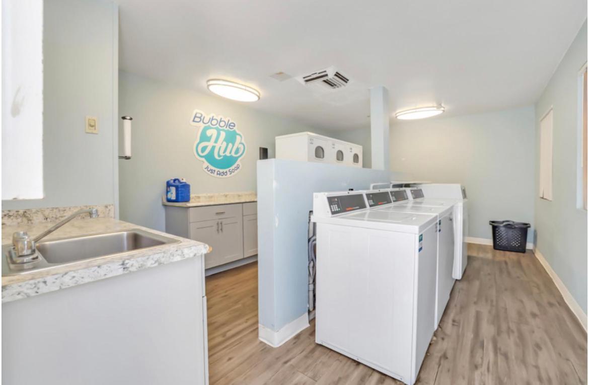 Cozy W Pool And Free Parking At Appartement