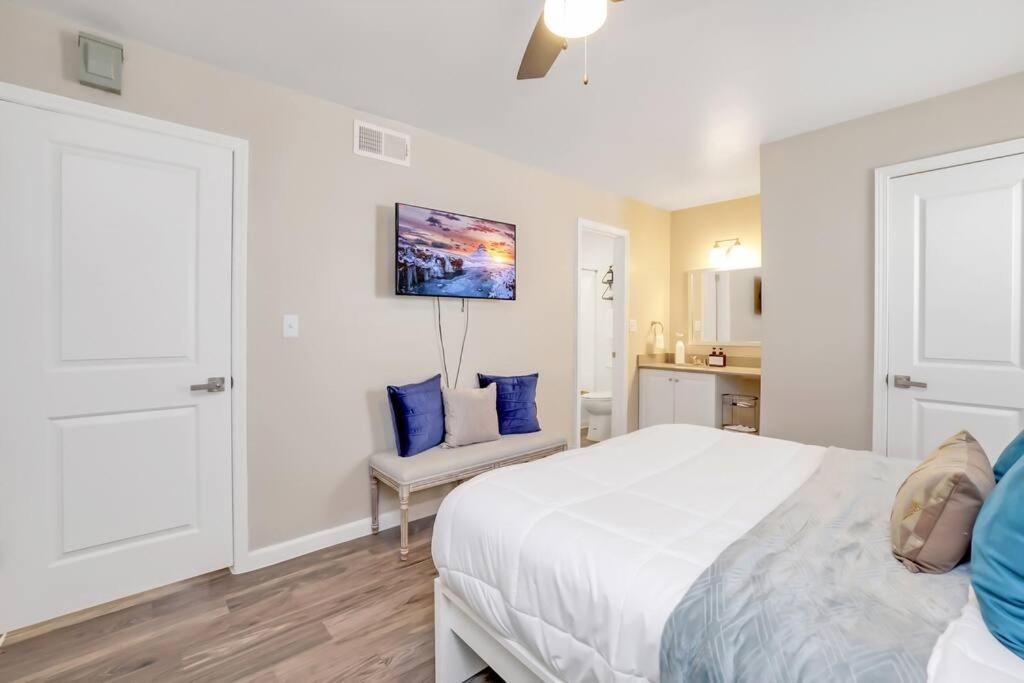 Appartement Cozy W Pool And Free Parking At *